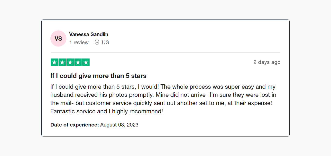 A 5-star review of PhotoAiD, an app dedicated to biometric passport photos.