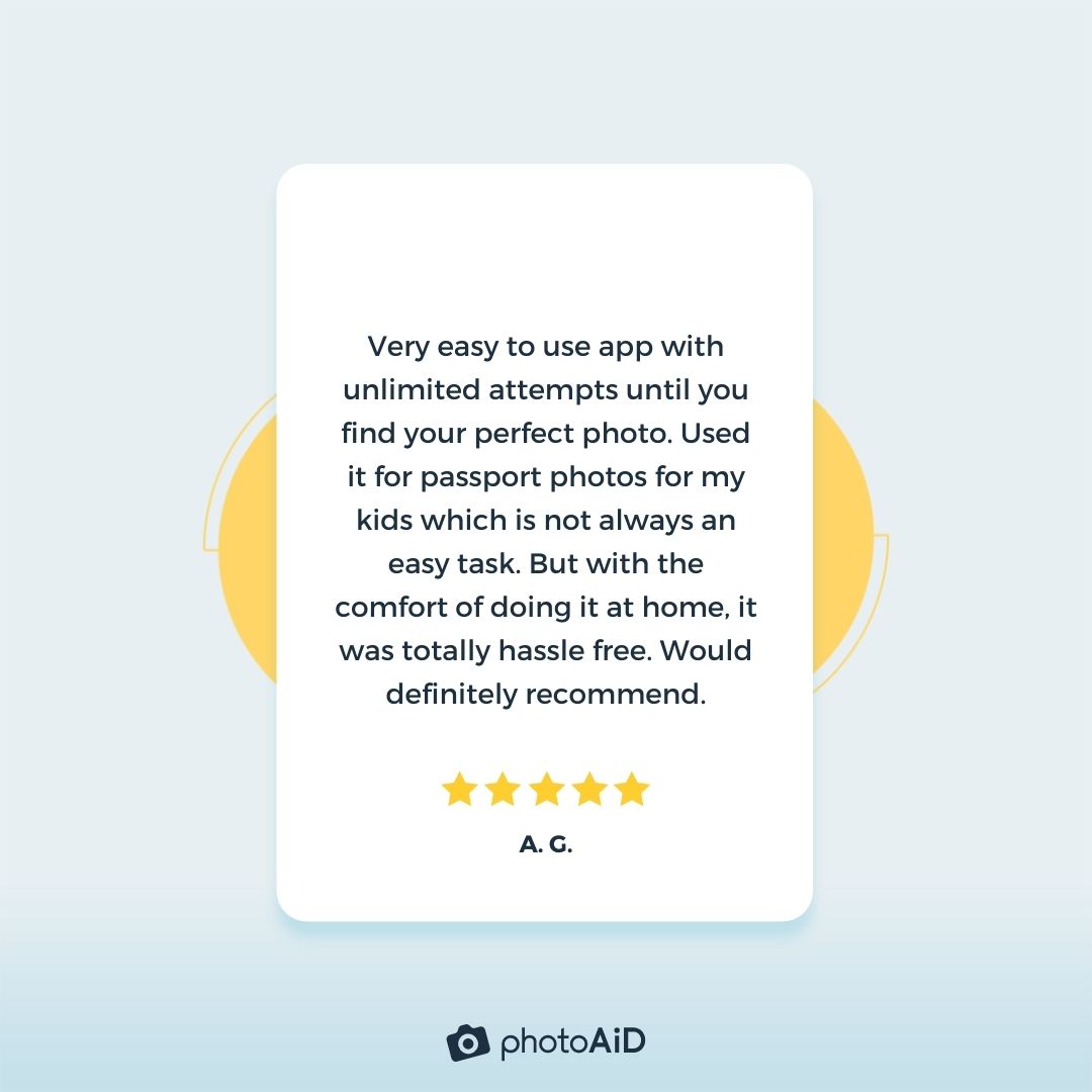 A 5-star review of the PhotoAiD app written by a satisfied customer.
