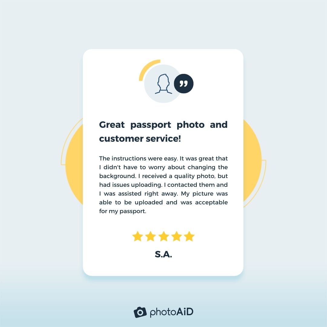 A user commenting about their positive experience using PhotoAiD for passport-style photos.