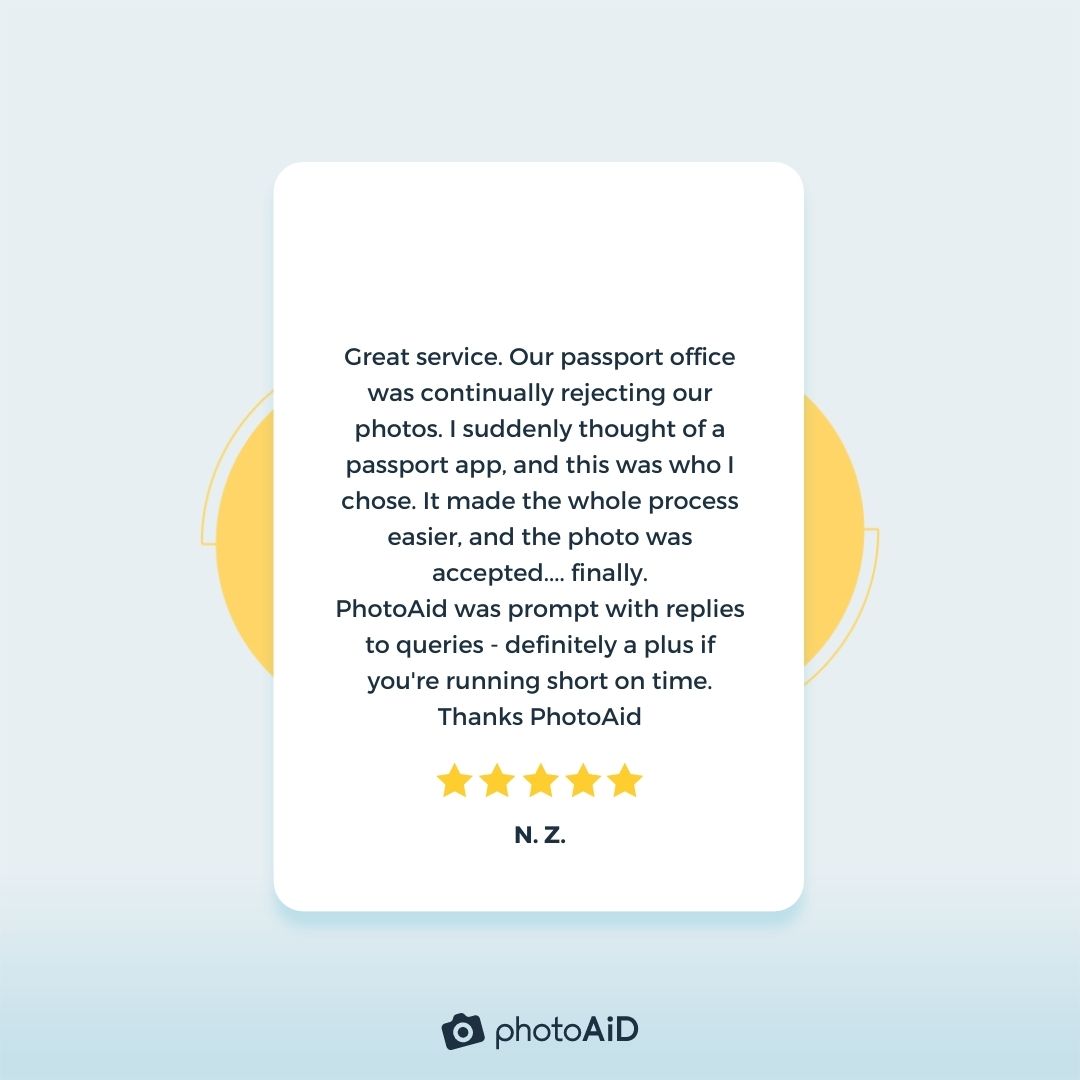 a positive customer review of PhotoAiD from Trustpilot