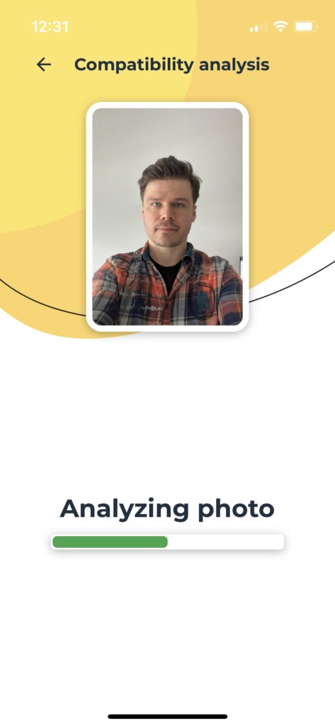 Passport Photo Booth App for iPhone analyzing your image to check compatibility.