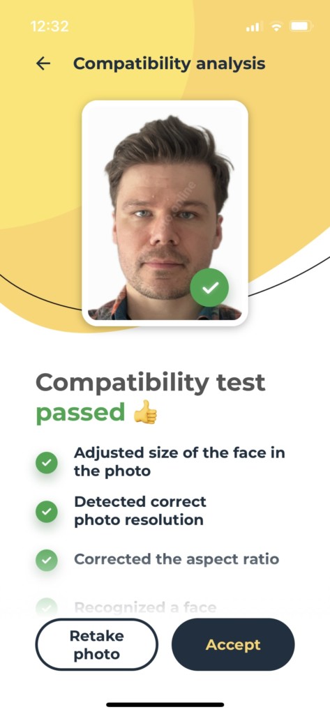 Passport Photo Booth App for iPhone analyzing your image to check compatibility.