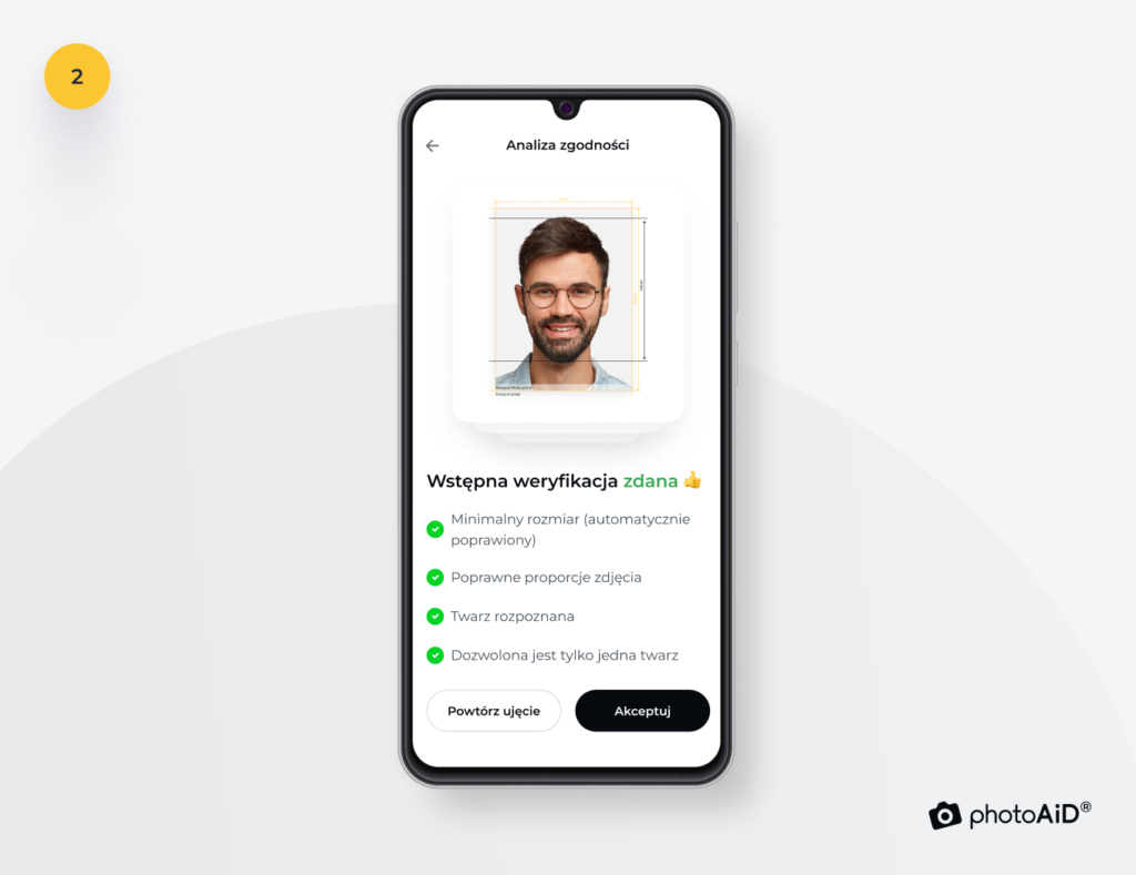 Ekran aplikacji PhotoAiD przedstawiający wstępną weryfikację zdjęcia przez AI.