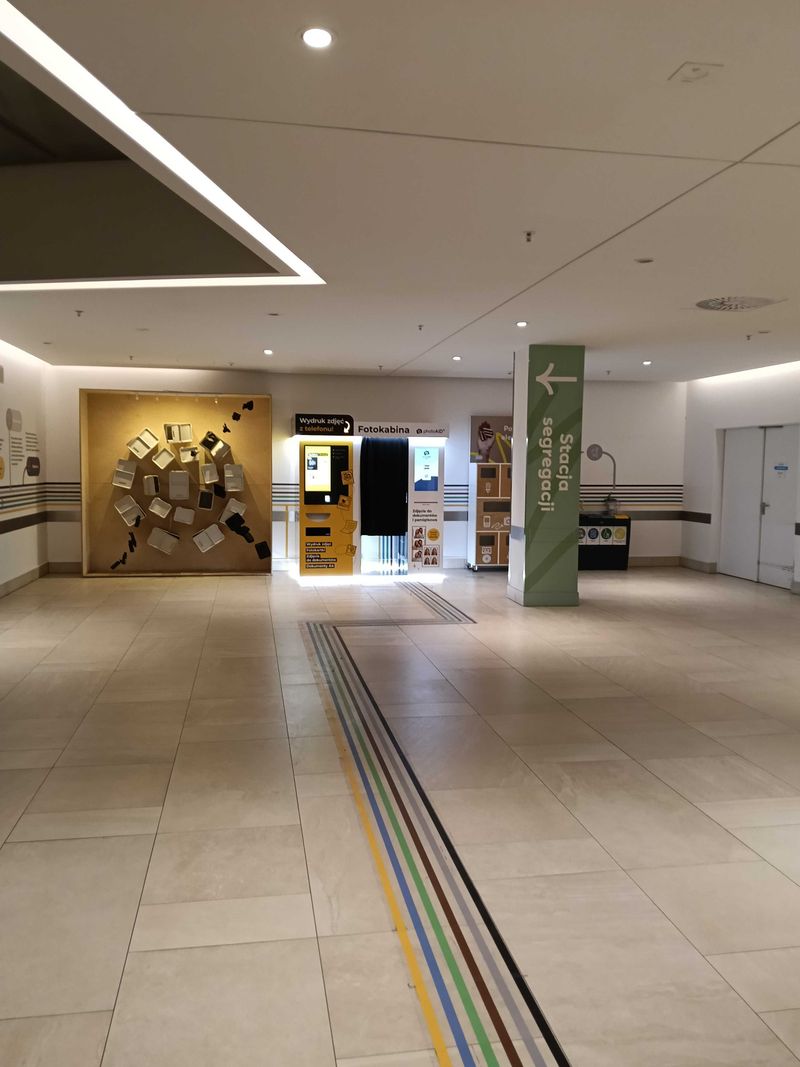 Wywoływanie zdjęć i druk dokumentów A4 w foto kiosku PhotoAiD w Alei Bielany pod Wrocławiem