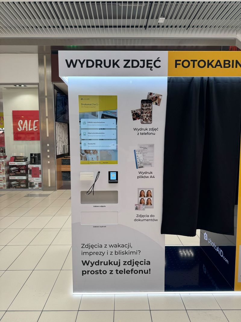 Foto kiosk PhotoAiD połączony z fotobudką w Auchan Białystok Produkcyjna