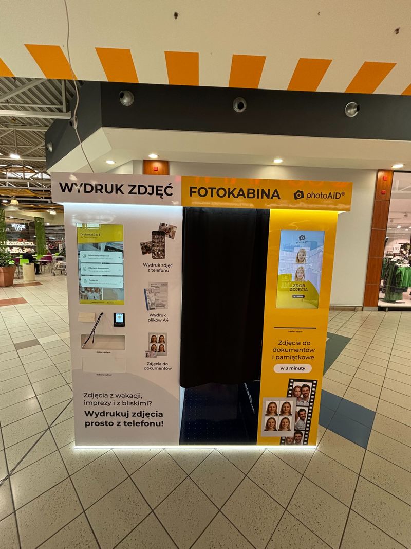 Foto kiosk PhotoAiD połączony z fotobudką w Centrum Handlowym Auchan w Bielsku-Białej