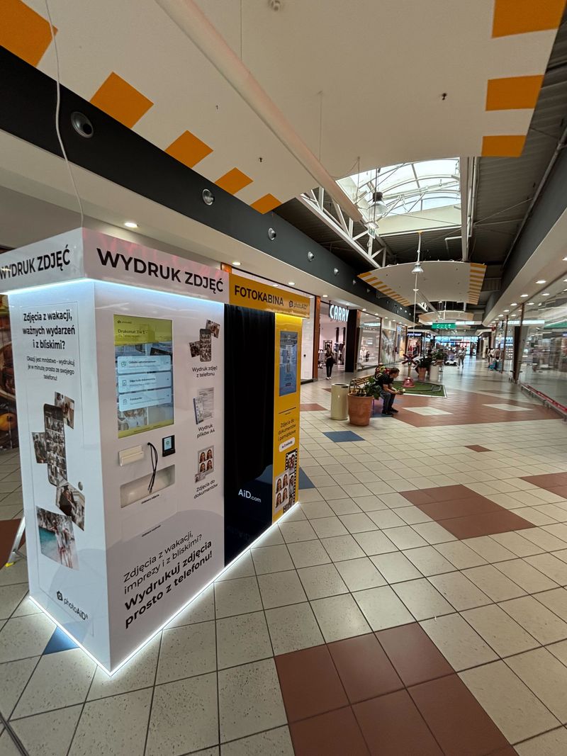 Wywoływanie i wydruk zdjęć w foto kiosku PhotoAiD w Centrum Handlowym Auchan w Bielsku-Białej