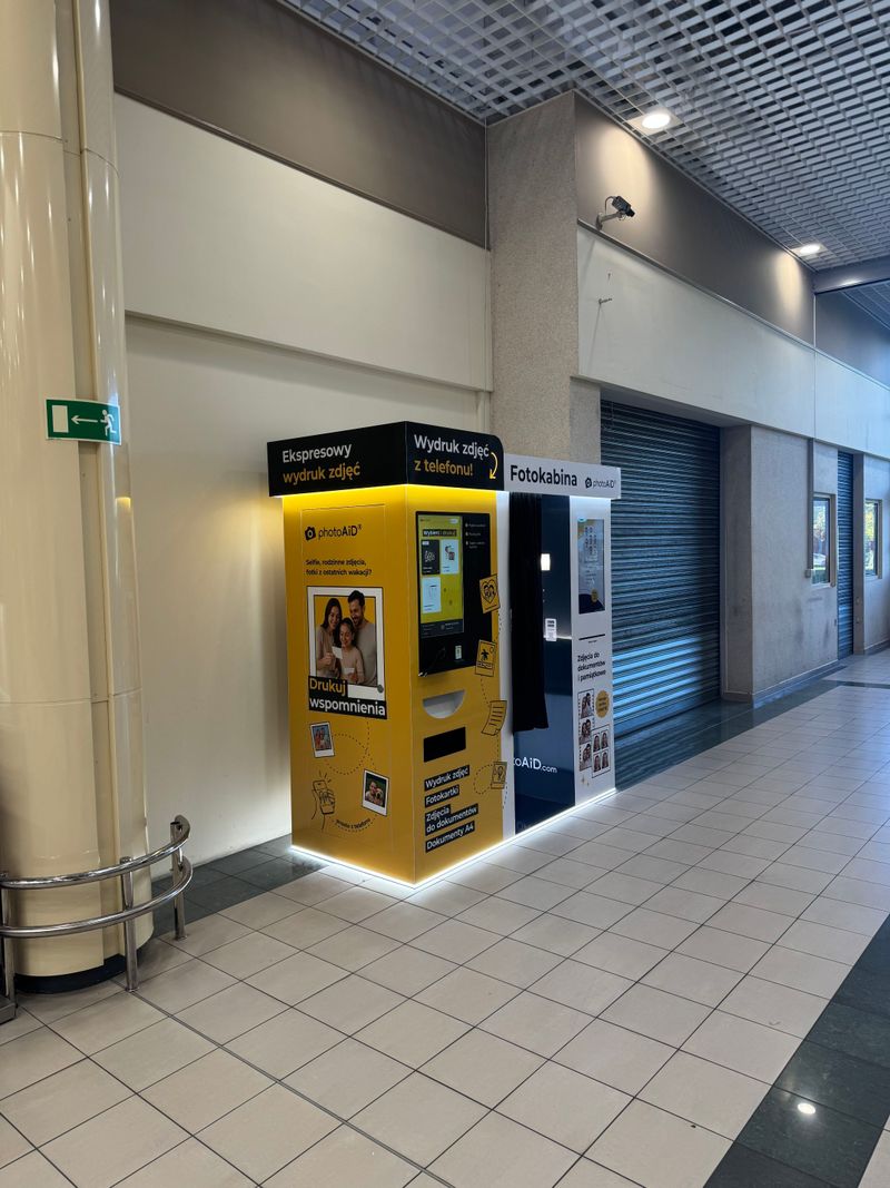 Fotobudka PhotoAiD w pasażu Galerii Auchan przy ul. Rybnickiej w Raciborzu