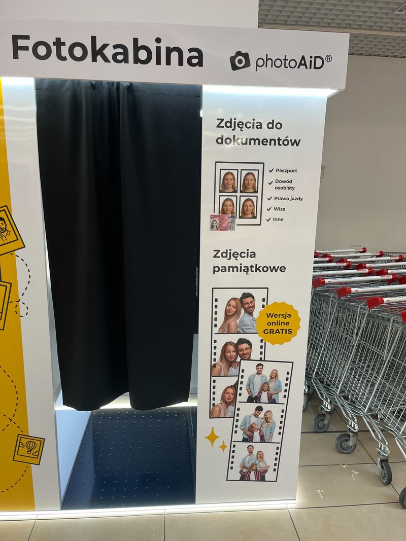 Wywoływanie i wydruk zdjęć w foto kiosku PhotoAiD w Centrum Handlowym Auchan Gliwice w Bojkowie