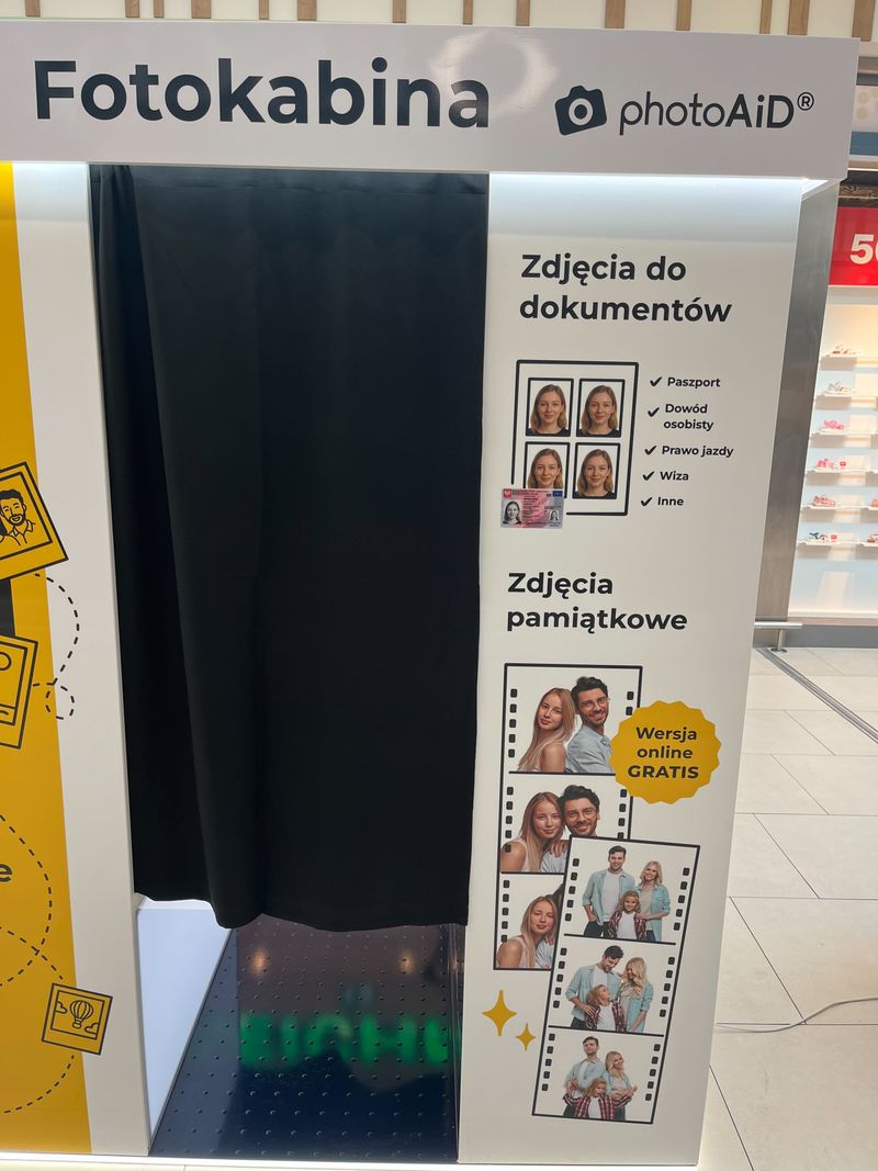 Wywoływanie i wydruk zdjęć w foto kiosku PhotoAiD w Centrum Handlowym Auchan Mikołów