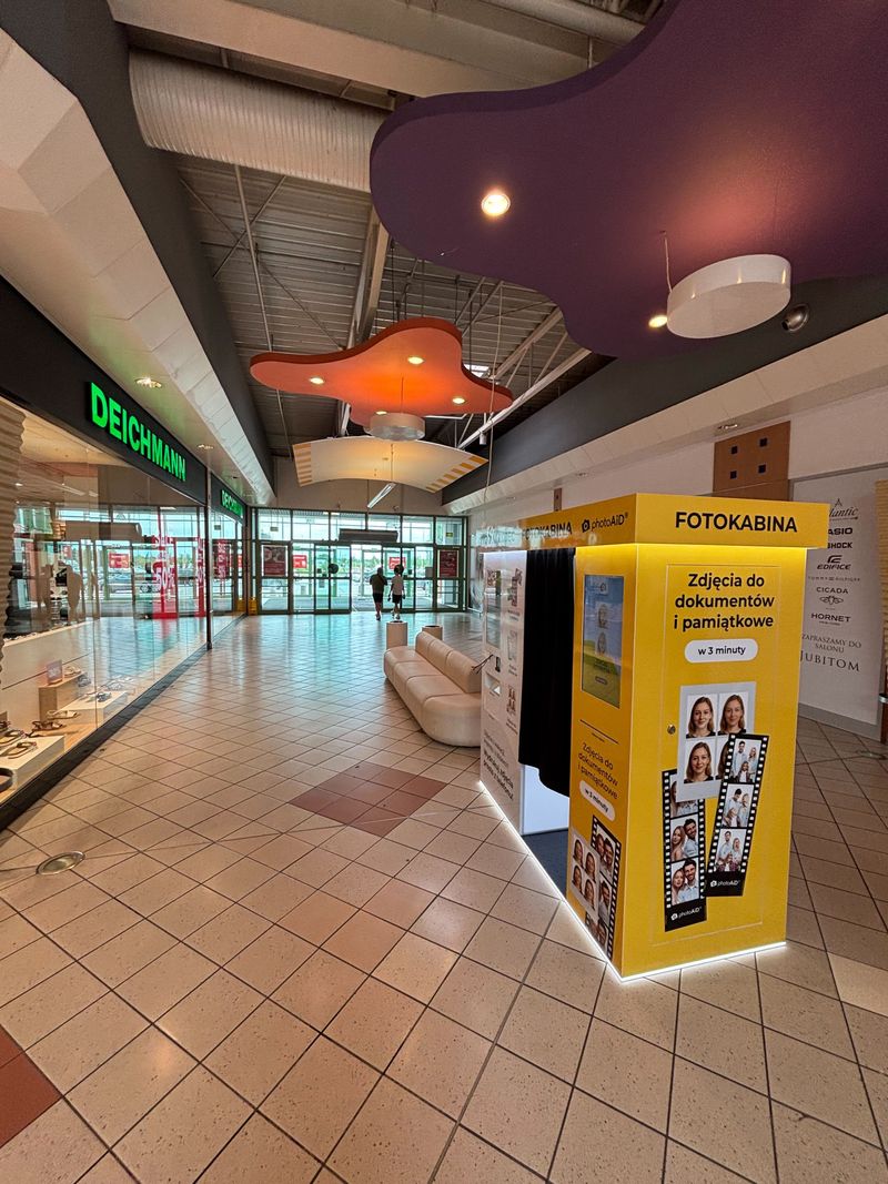 Samoobsługowy foto kiosk PhotoAiD z fotobudką w hipermarkecie Auchan Poczesna pod Częstochową