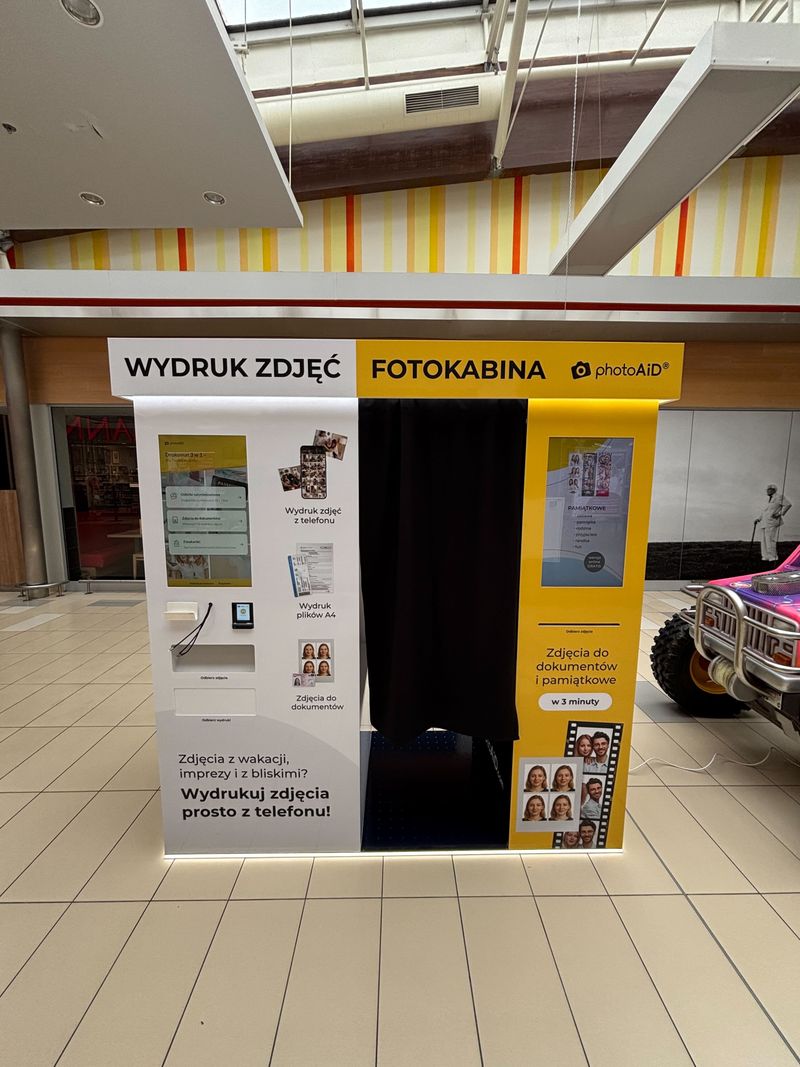 Foto kiosk PhotoAiD połączony z fotobudką w Centrum Handlowym Auchan Sosnowiec