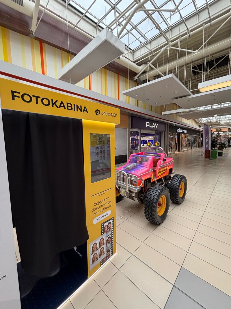 Samoobsługowy foto kiosk PhotoAiD z fotobudką w Centrum Handlowym Auchan Sosnowiec