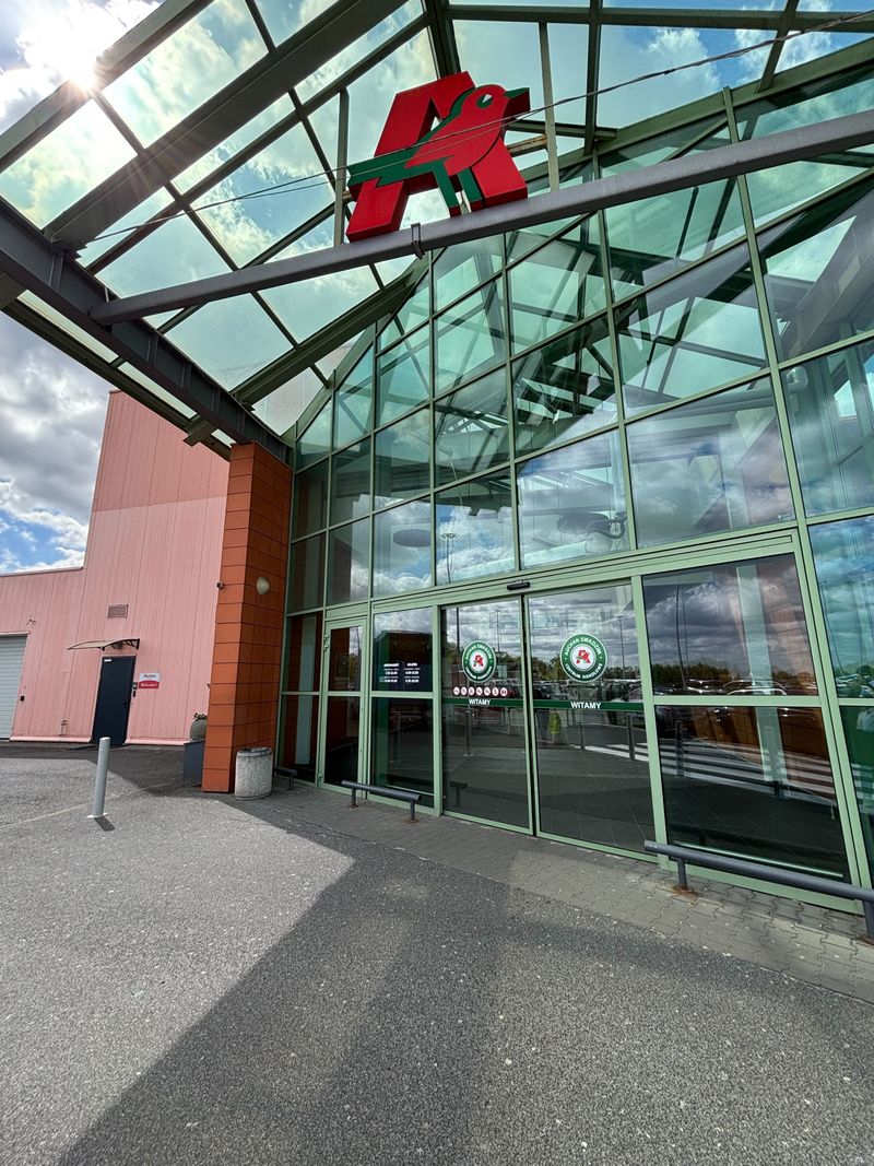 Samoobsługowy foto kiosk PhotoAiD z fotobudką w Centrum Handlowym Auchan Swadzim pod Poznaniem
