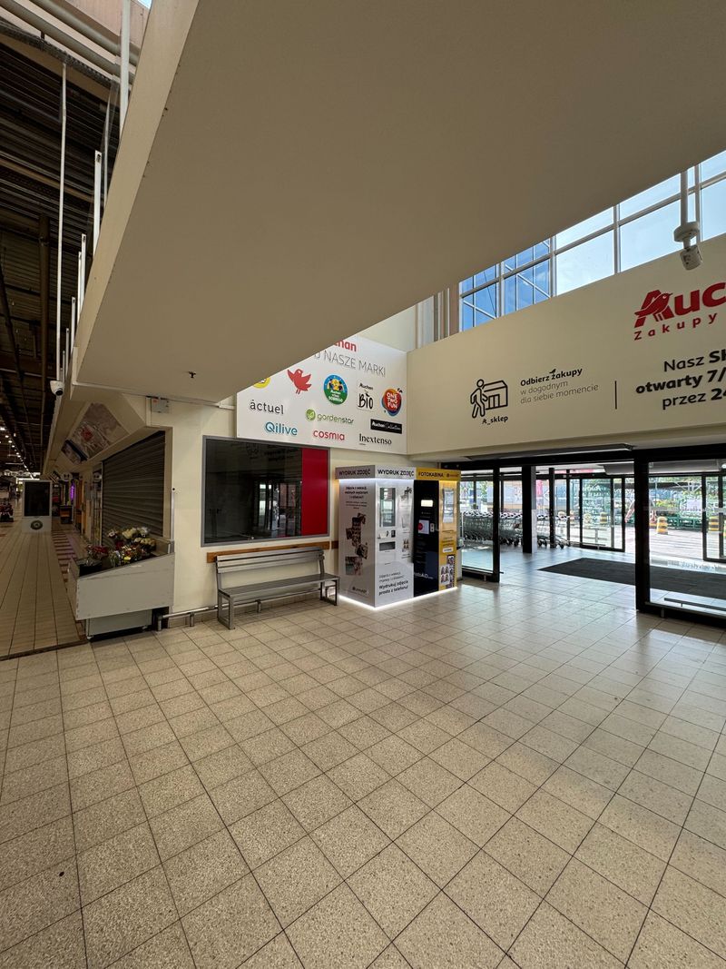 Foto kiosk PhotoAiD połączony z fotobudką w Centrum Handlowym Auchan Modlińska na warszawskiej Białołęce