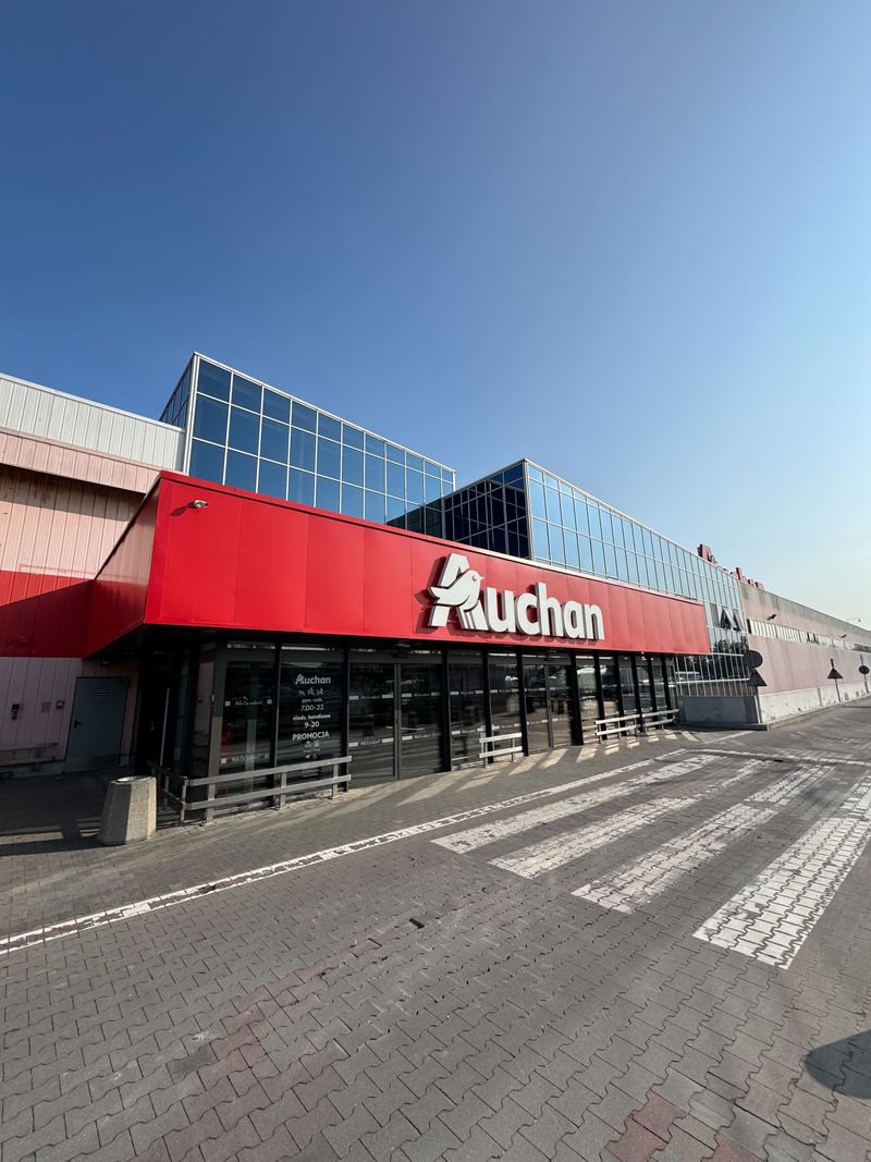 Samoobsługowy foto kiosk PhotoAiD z fotobudką w Centrum Handlowym Auchan Modlińska na warszawskiej Białołęce