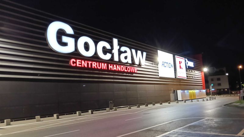 Samoobsługowy foto kiosk PhotoAiD z fotobudką w Centrum Handlowym Gocław w Warszawie