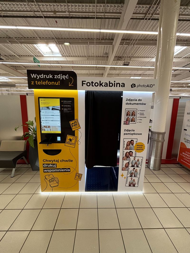 Foto kiosk PhotoAiD połączony z fotobudką w Centrum Handlowym Ursynów w Warszawie