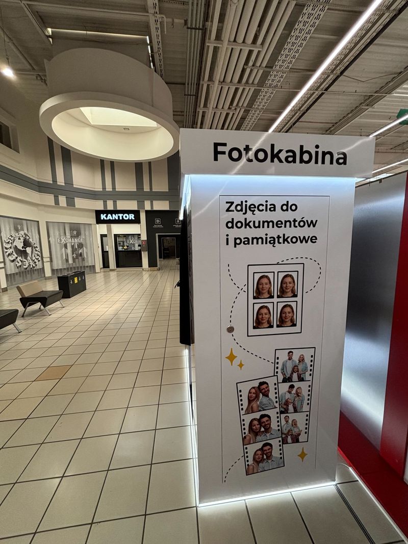 Wywoływanie i wydruk zdjęć w foto kiosku PhotoAiD w Centrum Handlowym Ursynów w Warszawie