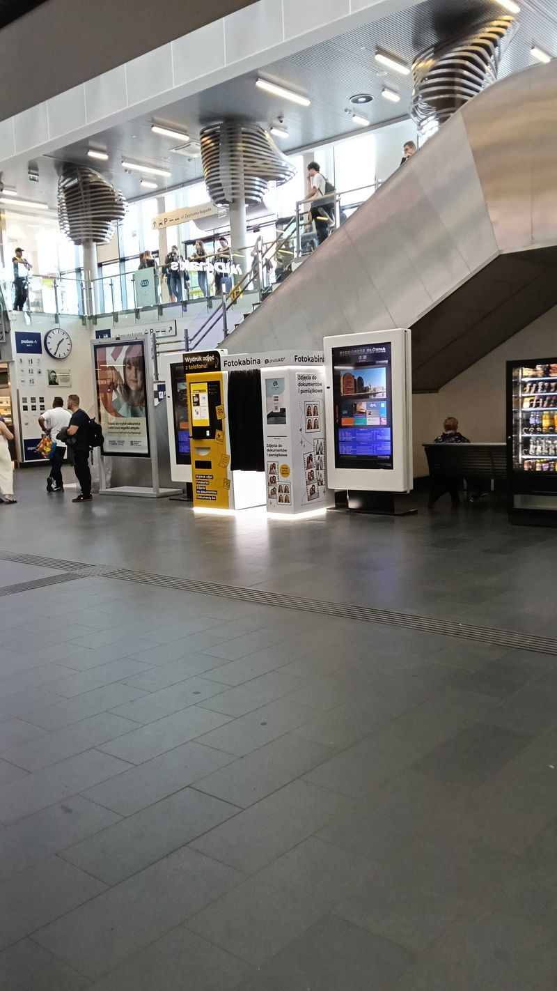 Wywoływanie zdjęć i druk dokumentów A4 w foto kiosku PhotoAiD na Dworzec Bydgoszcz Główna