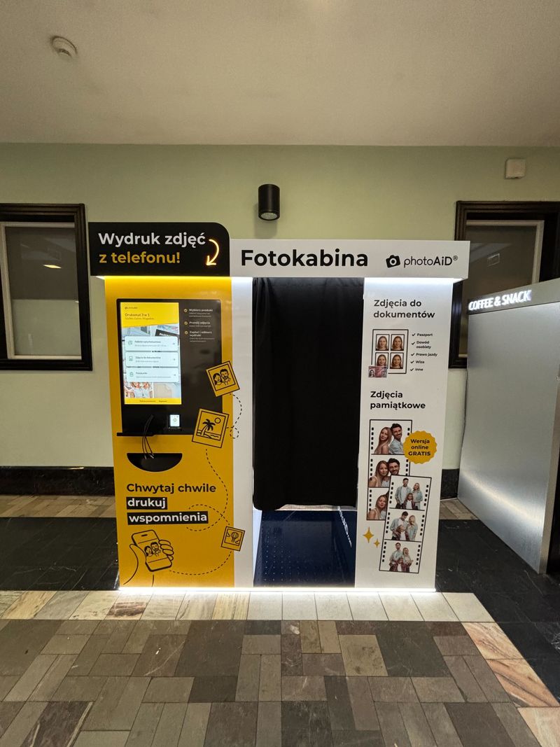 Foto kiosk PhotoAiD połączony z fotobudką na Dworzec Gdynia Główna