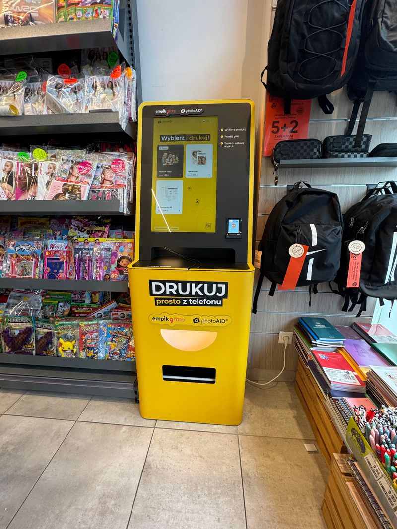 Foto kiosk PhotoAiD w salonie Empik w CH Atut Złocień w Krakowie