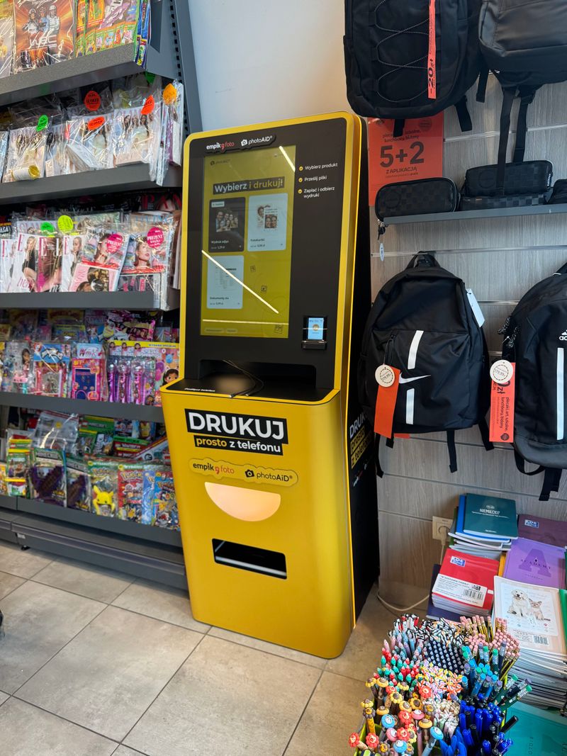 Wywoływanie zdjęć z telefonu w foto kiosku PhotoAiD w Empiku na osiedlu Złocień