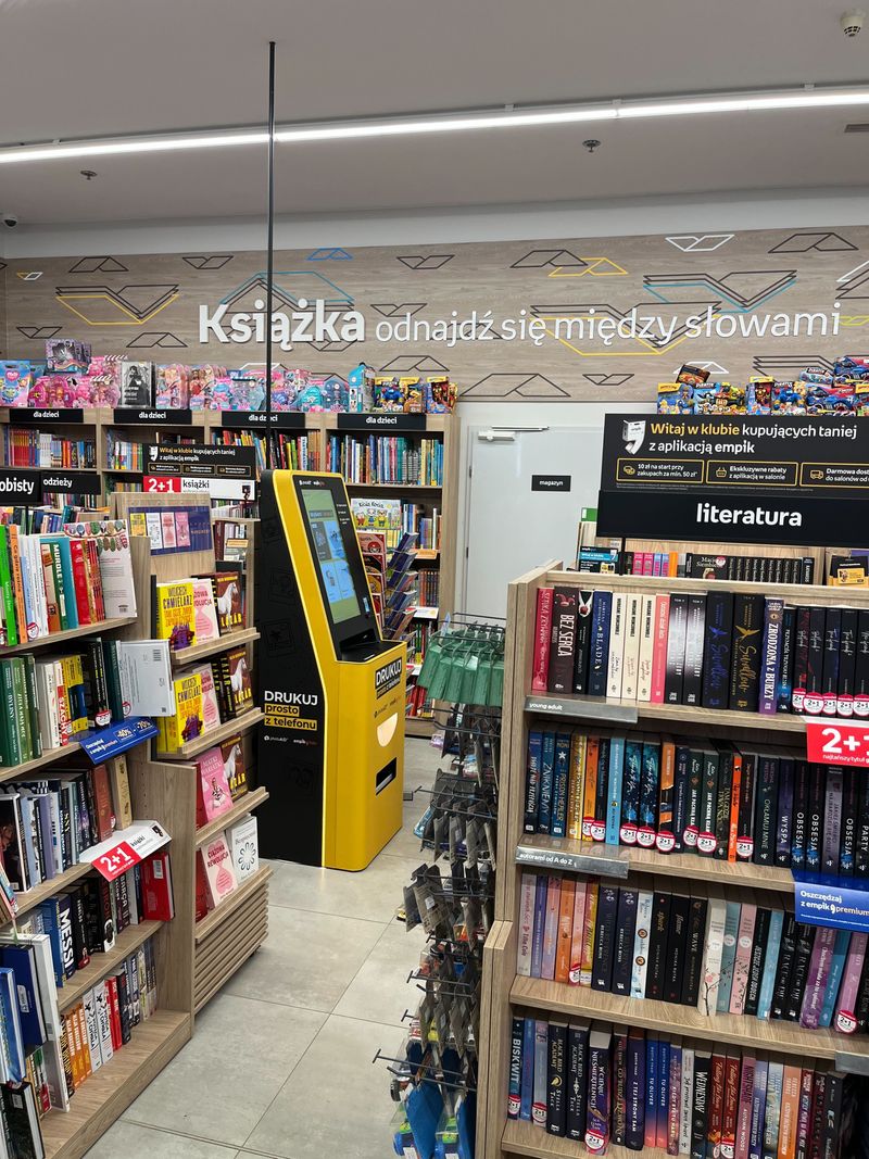Samoobsługowa drukarnia PhotoAiD w salonie Empik przy Głogowskiej w Auchan Komorniki