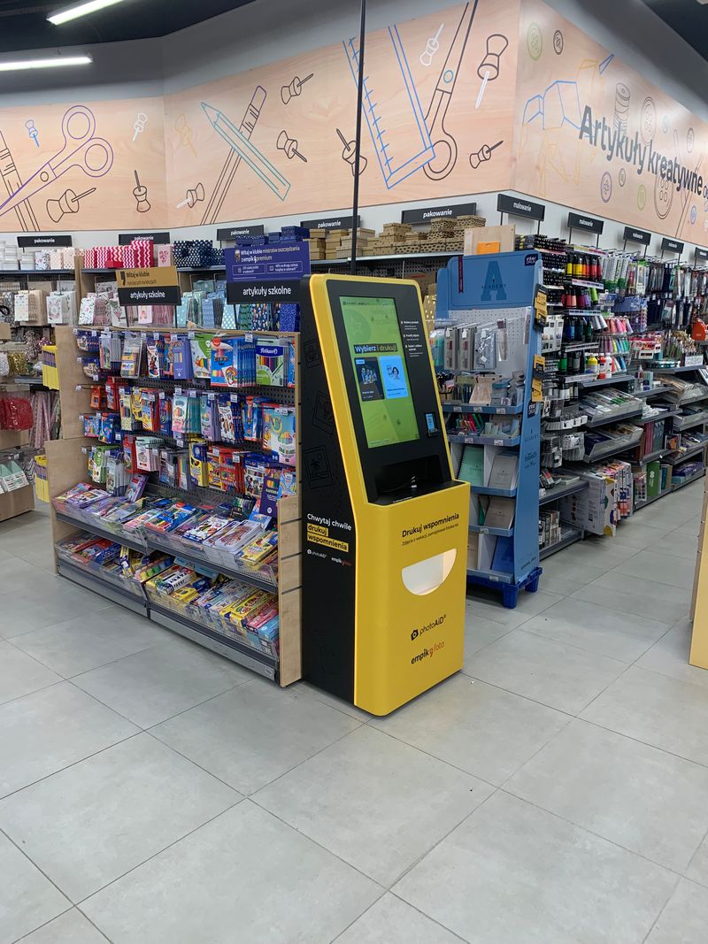 Foto kiosk PhotoAiD w salonie Empik w Centrum Skorosze w Warszawie