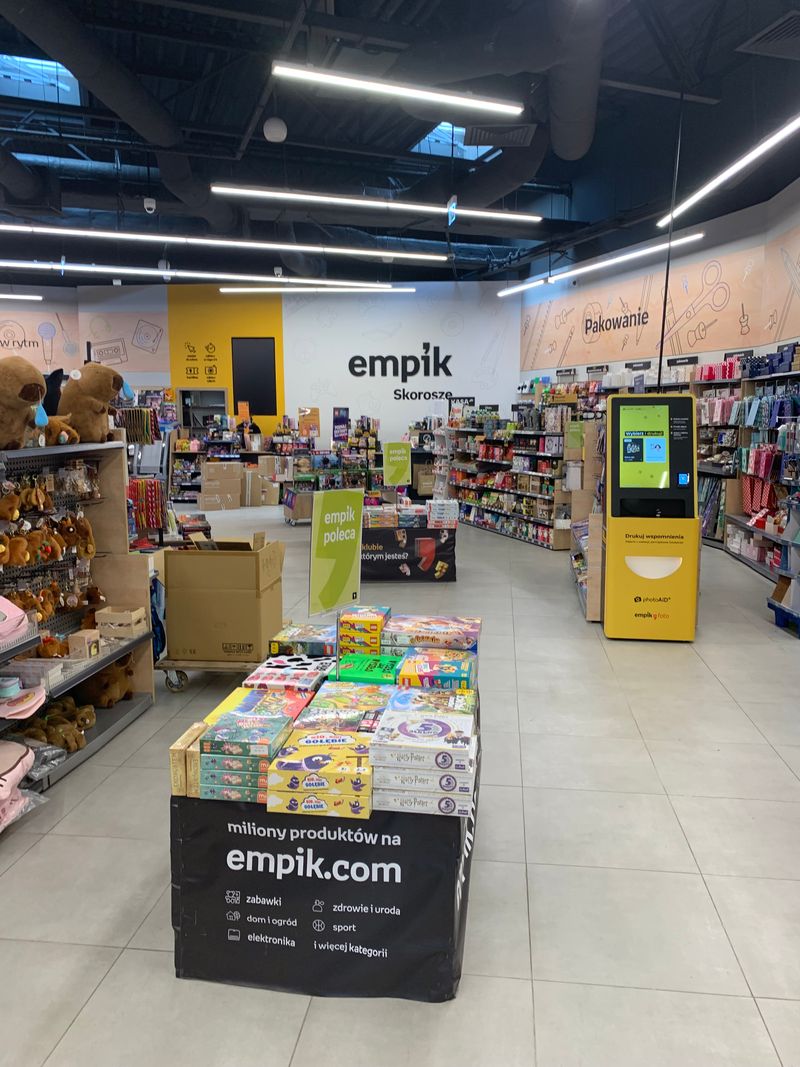 Samoobsługowy foto kiosk PhotoAiD na parterze Centrum Skorosze w Ursusie