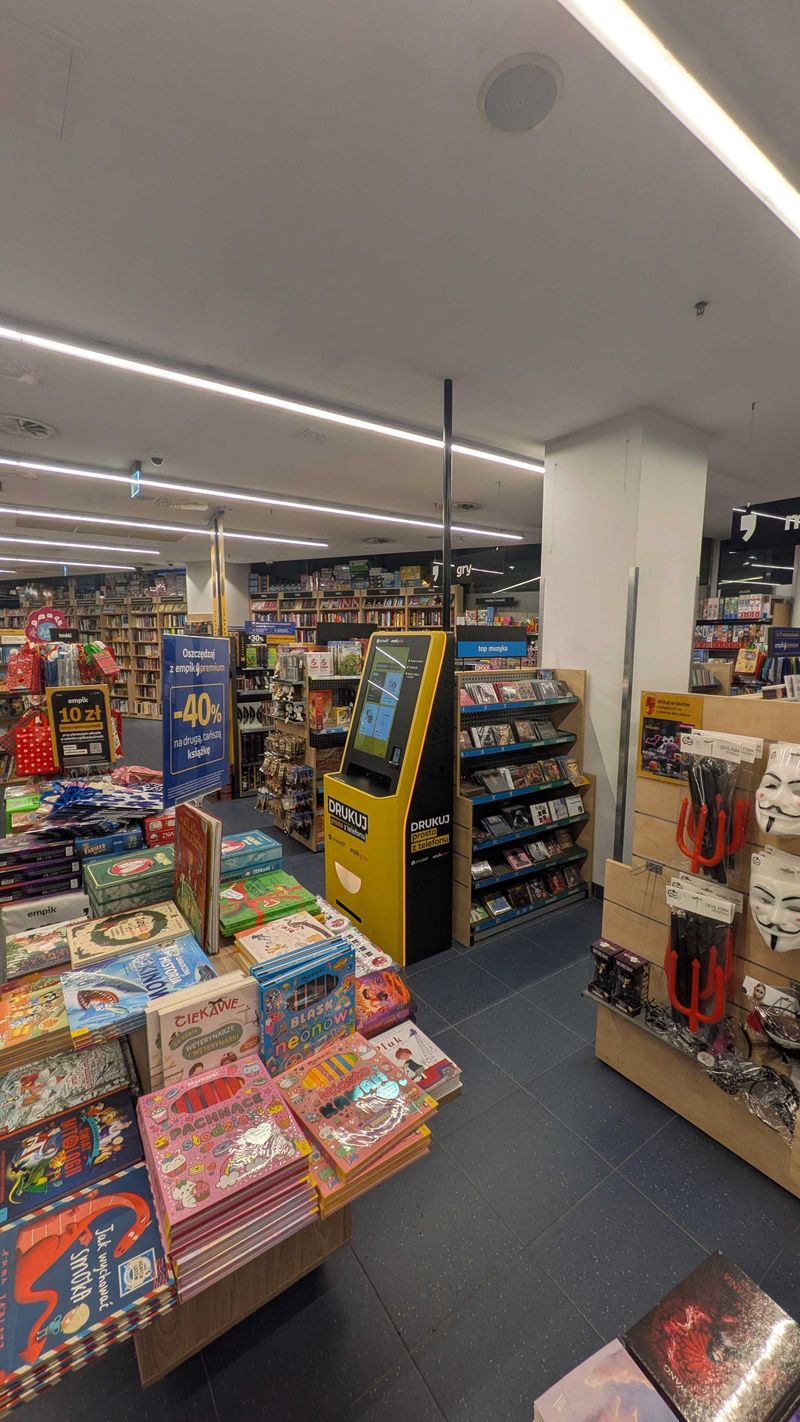 Wywoływanie zdjęć i druk A4 w foto kiosku PhotoAiD w Empik CH Manhattan
