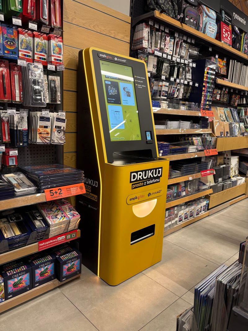 Foto kiosk PhotoAiD w salonie Empik w CH Serenada w Krakowie