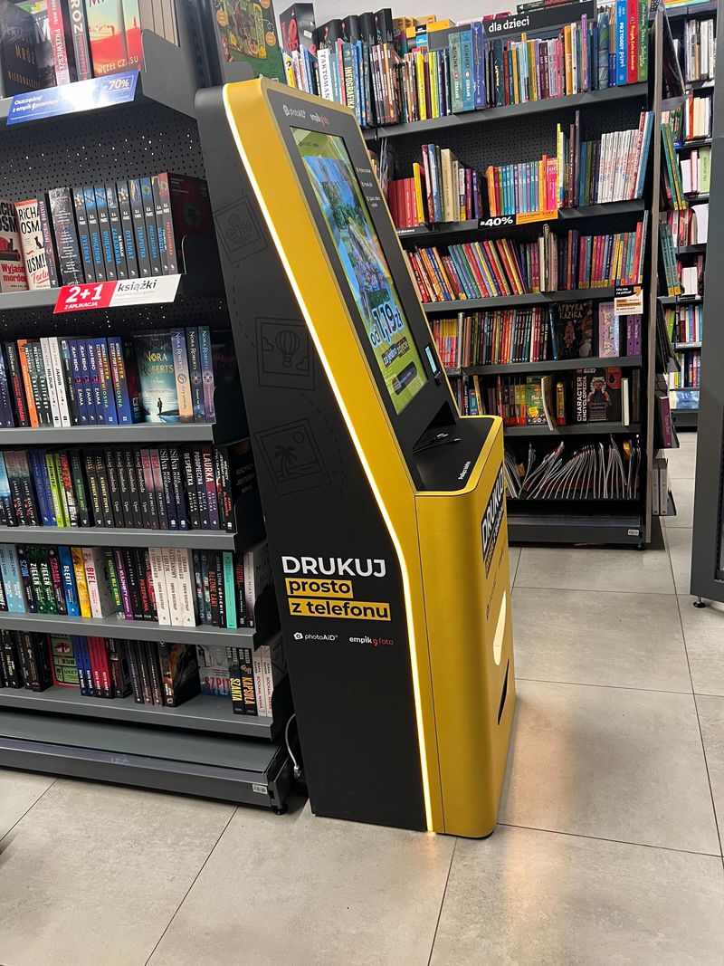 Wywoływanie zdjęć i druk A4 w foto kiosku PhotoAiD na wrocławskiej Różance