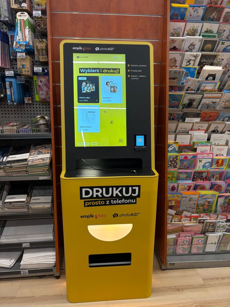 Foto kiosk PhotoAiD w salonie Empik w Factory Kraków w Modlniczce