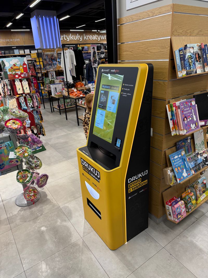 Foto kiosk PhotoAiD w salonie Empik w Forum Gdańsk
