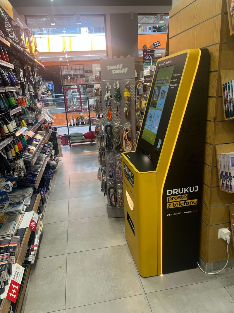 Wywoływanie zdjęć i druk A4 w foto kiosku PhotoAiD w Empik Galeria Dominikańska