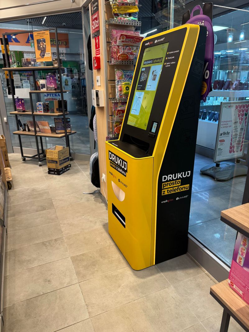Foto kiosk PhotoAiD w alejce salonu Empik w Galerii Konstantynów w Konstantynowie Łódzkim