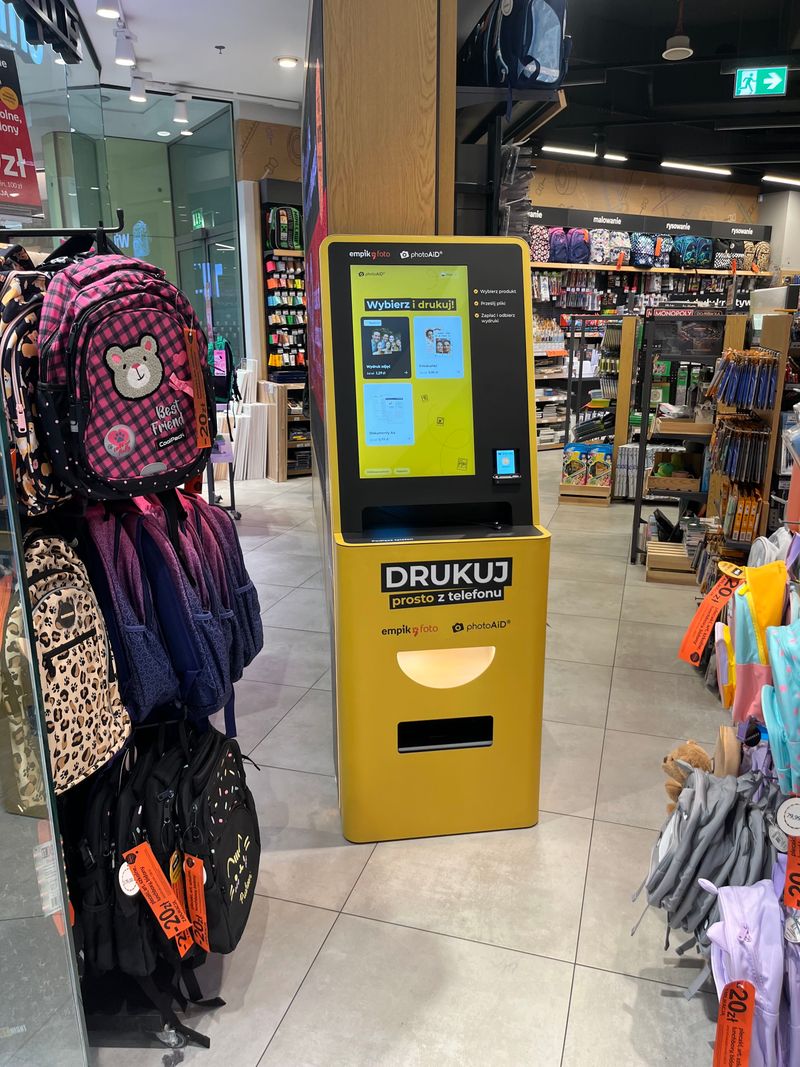 Foto kiosk PhotoAiD w alejce salonu Empik na poziomie -1 Galerii Krakowskiej
