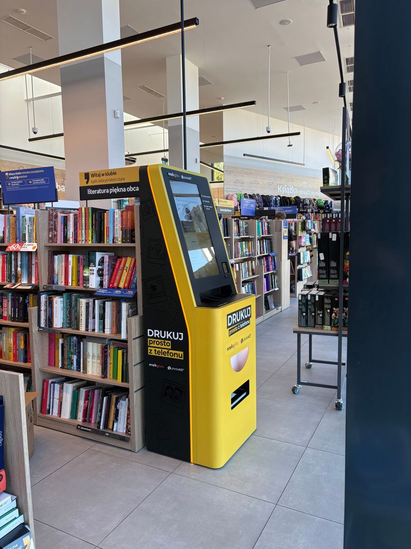 Foto kiosk PhotoAiD w alejce salonu Empik w Galerii Orkana w Lublinie