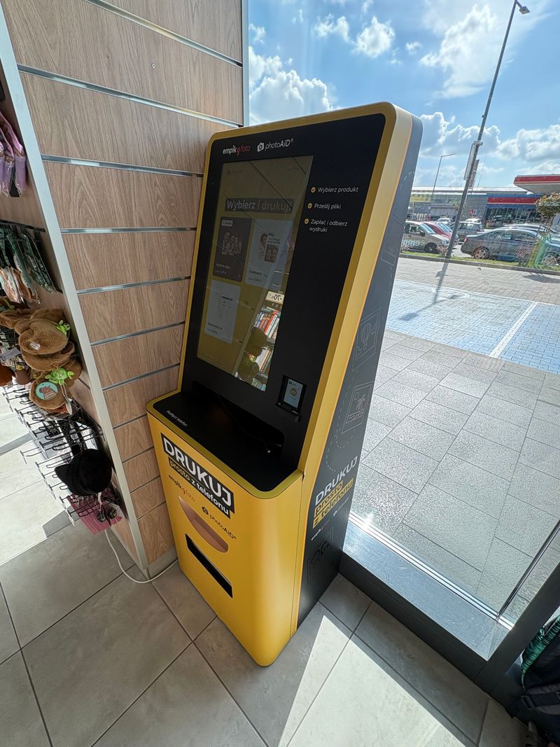 Wywoływanie zdjęć i druk A4 w foto kiosku PhotoAiD w Empik Galeria Sekunda