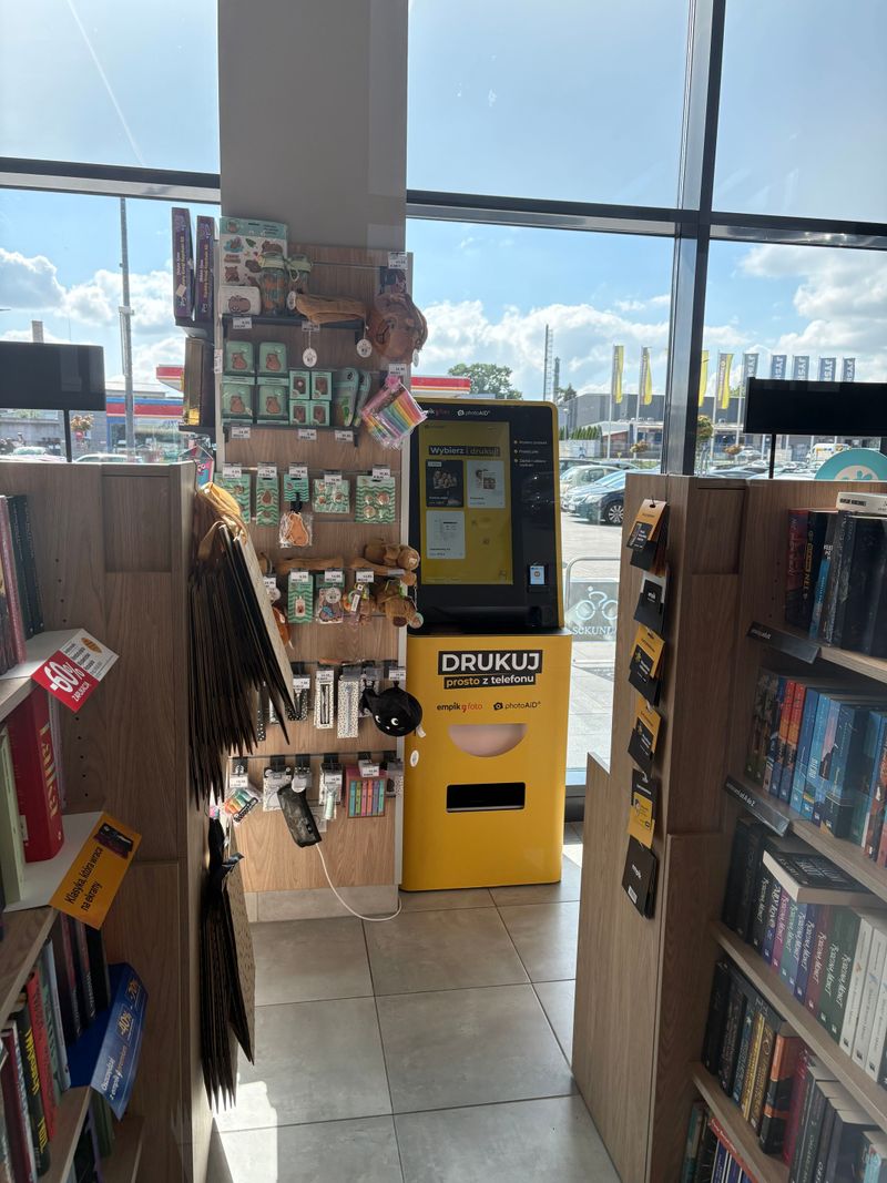 Salon Empik w Galerii Sekunda w Jędrzejowie z foto kioskiem PhotoAiD