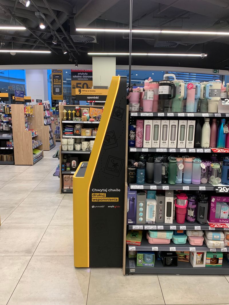 Wywoływanie zdjęć i druk A4 w foto kiosku PhotoAiD w Empik Galeria Wileńska na Pradze-Północ
