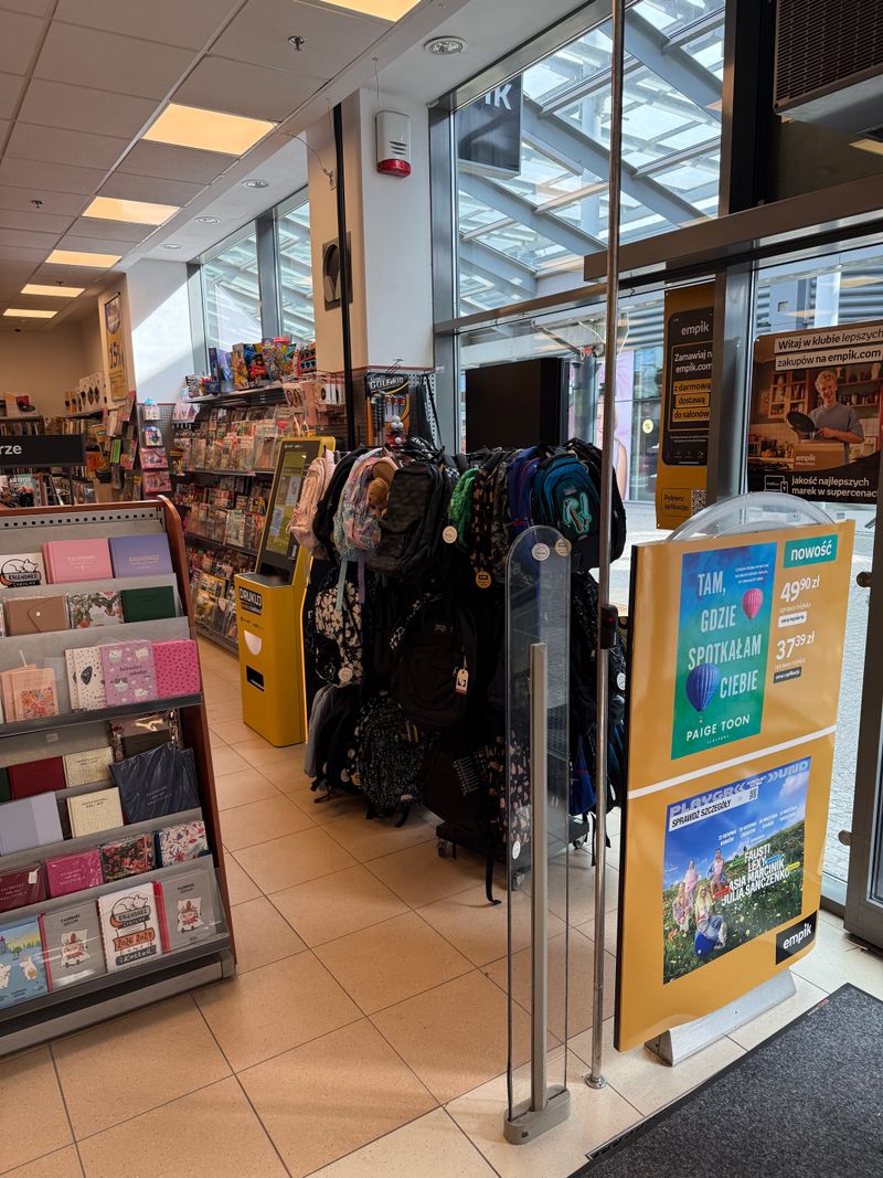 Wejście do salonu Empik w Parku Handlowym Matarnia z foto kioskiem PhotoAiD