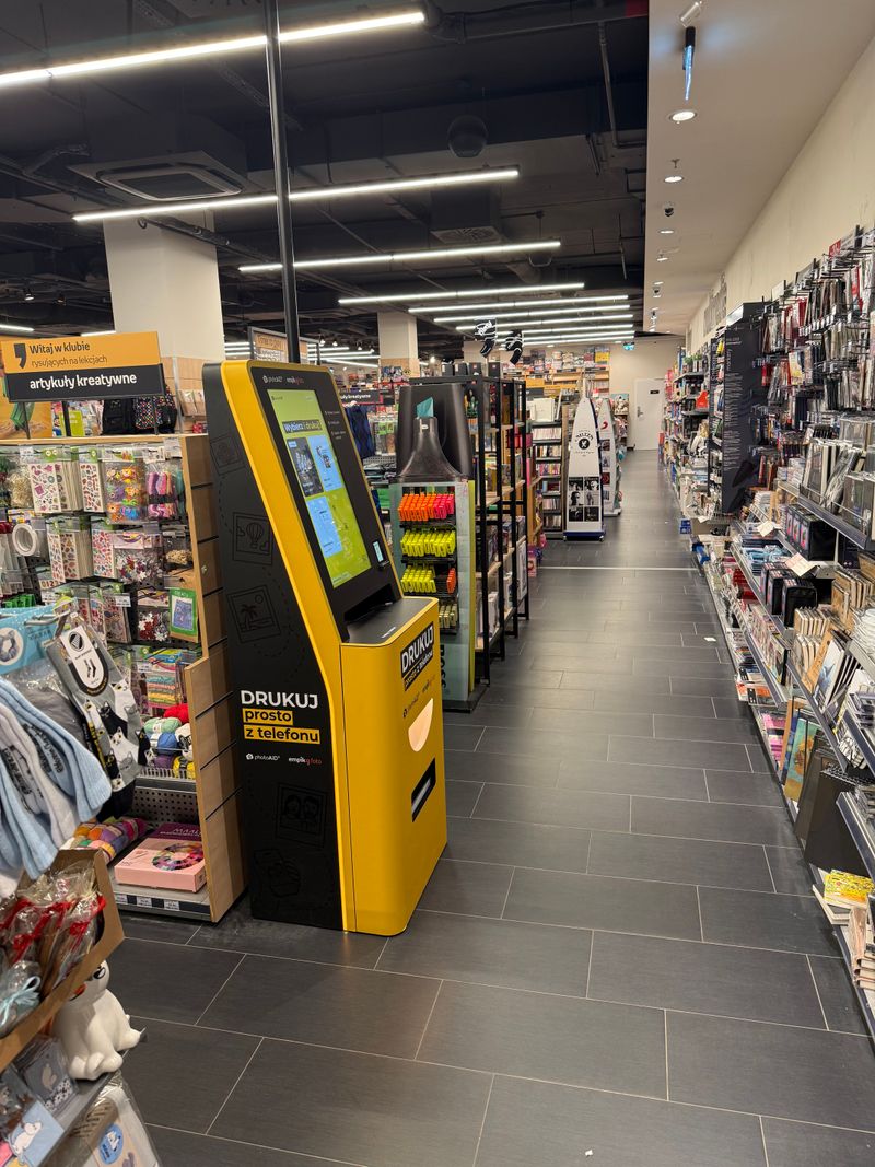Samoobsługowa drukarnia PhotoAiD w salonie Empik w Galerii Klif w Gdyni
