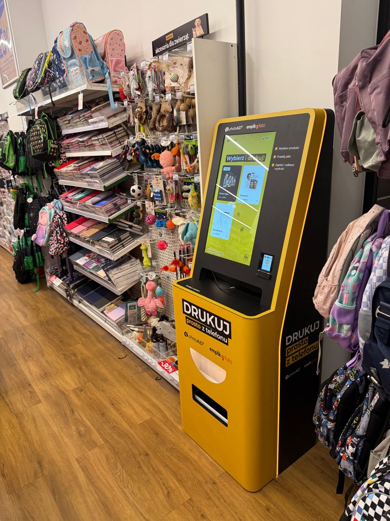 Foto kiosk PhotoAiD do wywoływania zdjęć i druku A4 w Empiku w Centrum Riviera