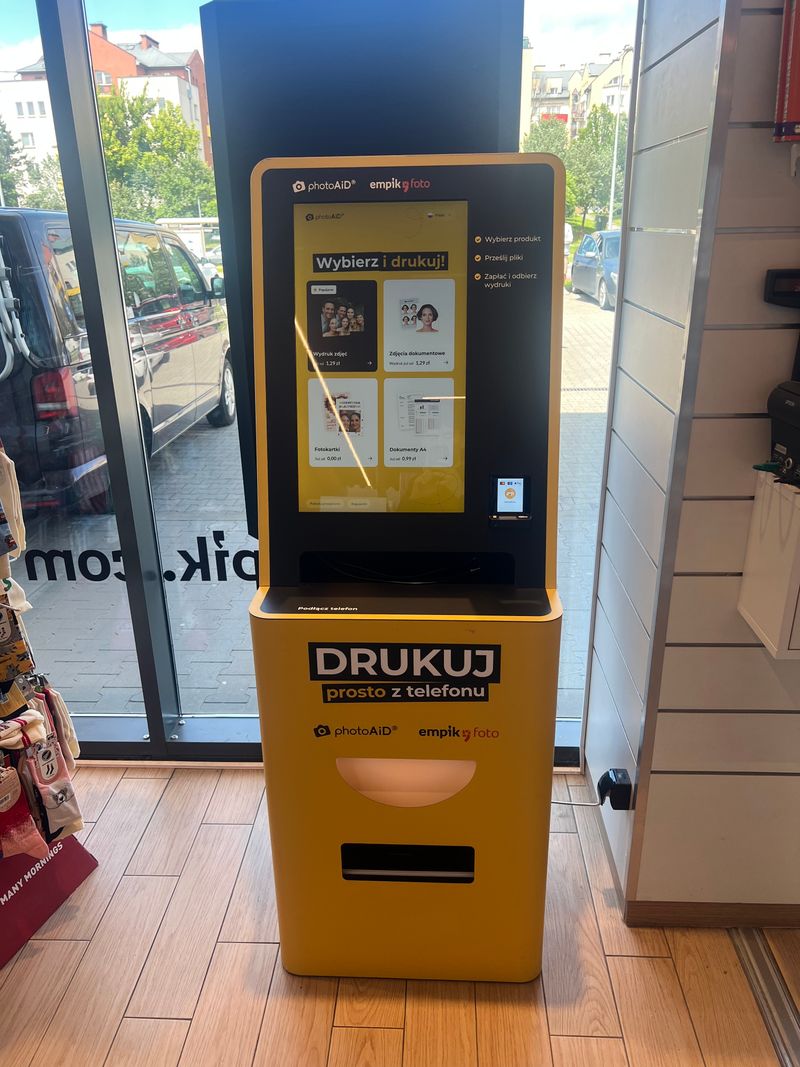Foto kiosk PhotoAiD w salonie Empik w centrum Dekada w Krakowie