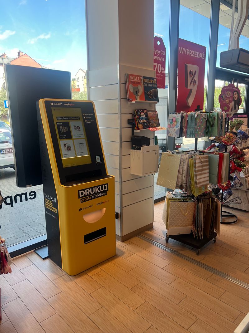 Samoobsługowy foto kiosk PhotoAiD w Empik Kraków Dekada na Kurdwanowie