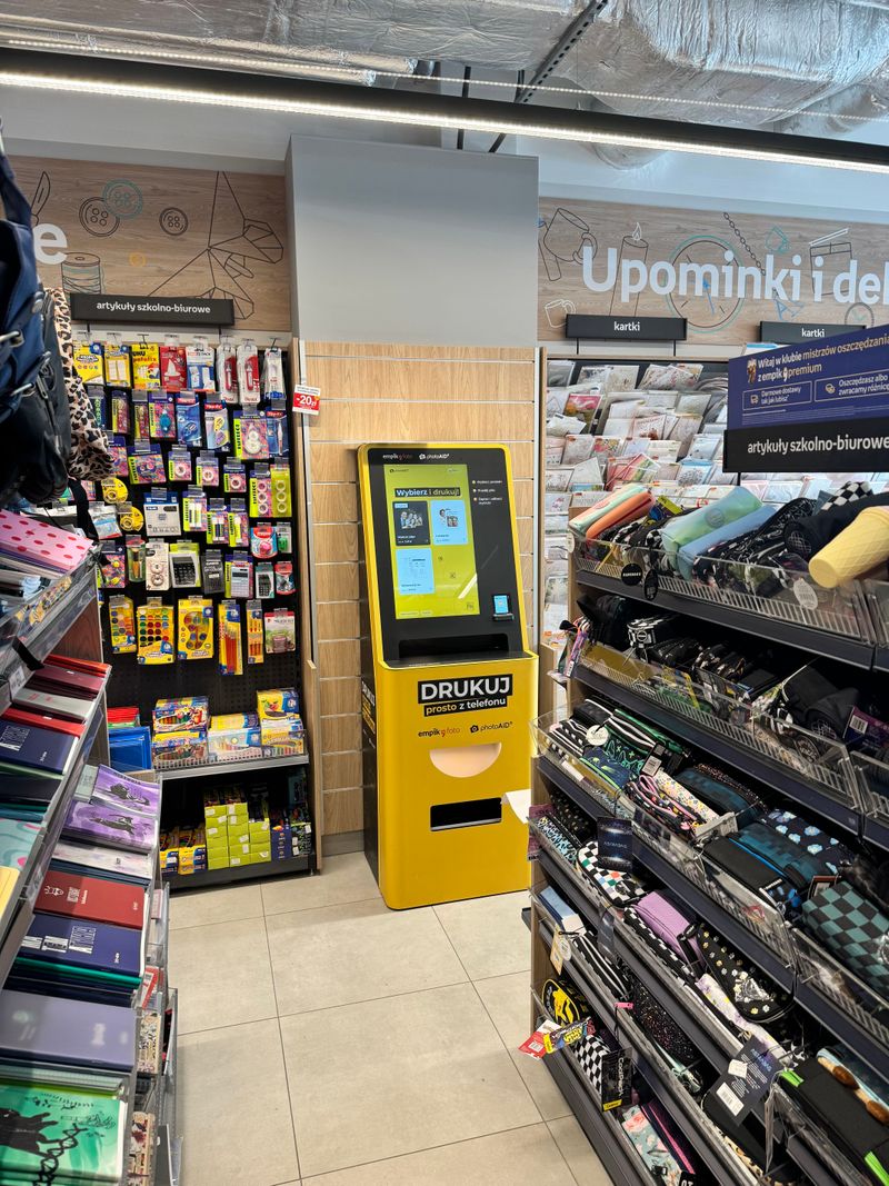 Wywoływanie zdjęć i druk A4 w foto kiosku PhotoAiD w Empik Galeria Lębork