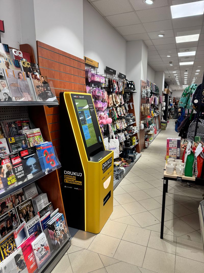 Foto kiosk PhotoAiD do druku zdjęć i dokumentów w salonie Empik w Legionowie