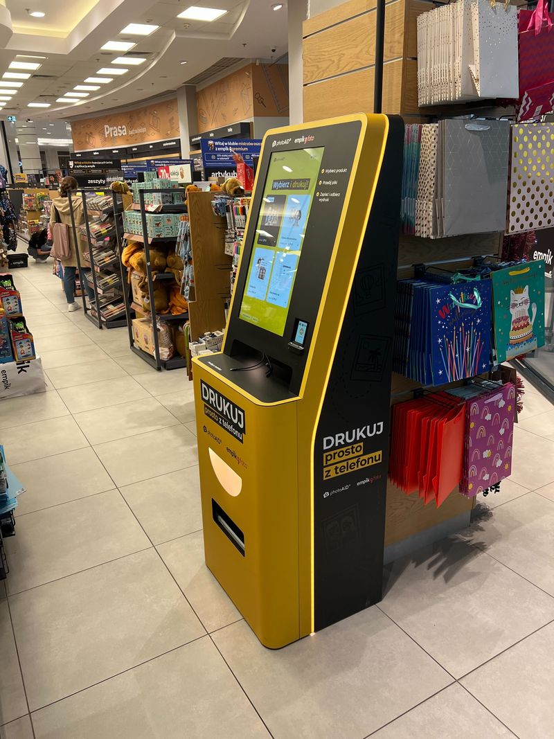 Wywoływanie zdjęć i druk A4 w foto kiosku PhotoAiD w Empik Magnolia Park